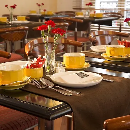 Excelsior Opera מלון 3*
